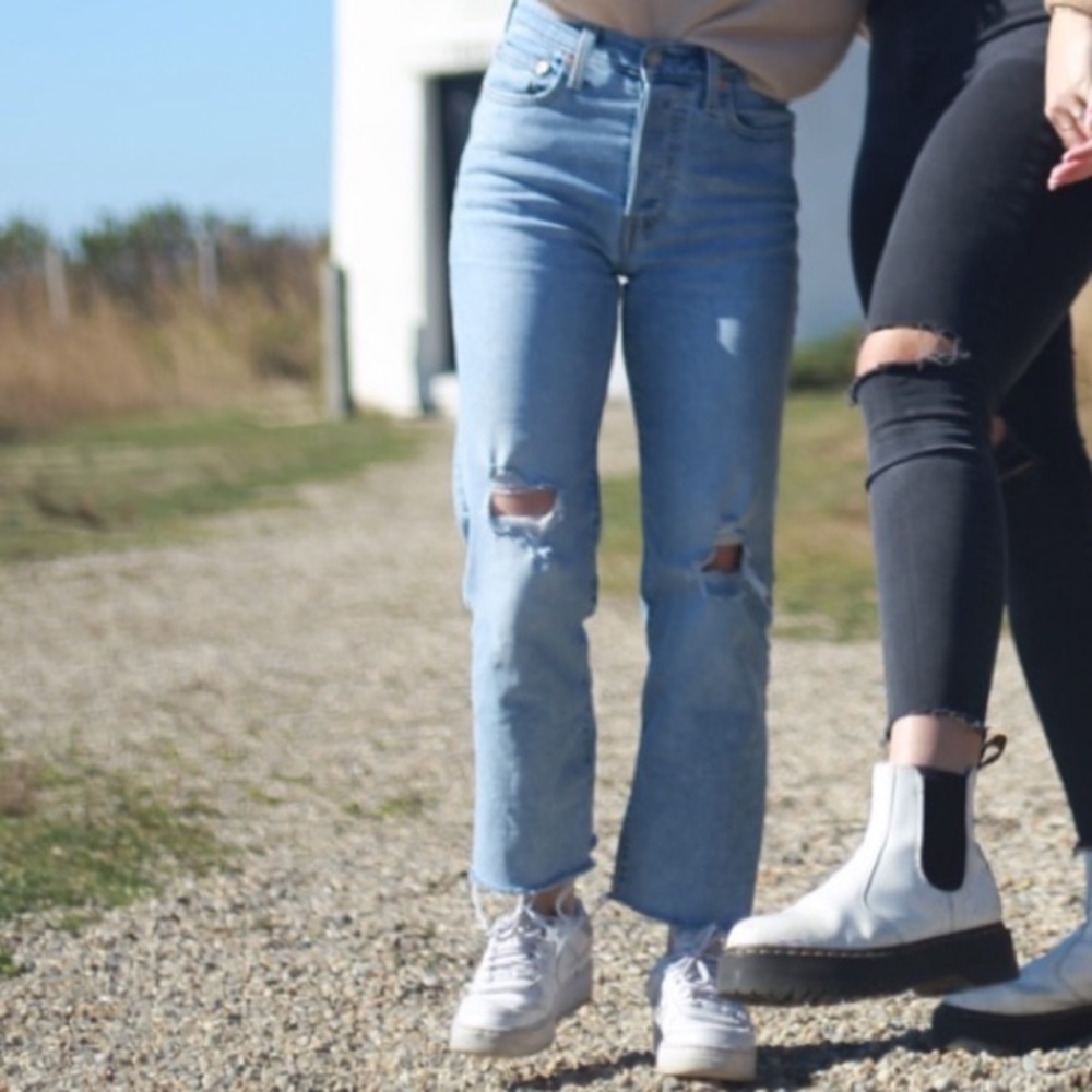 Levis Ribcage Straight Leg Jean 25